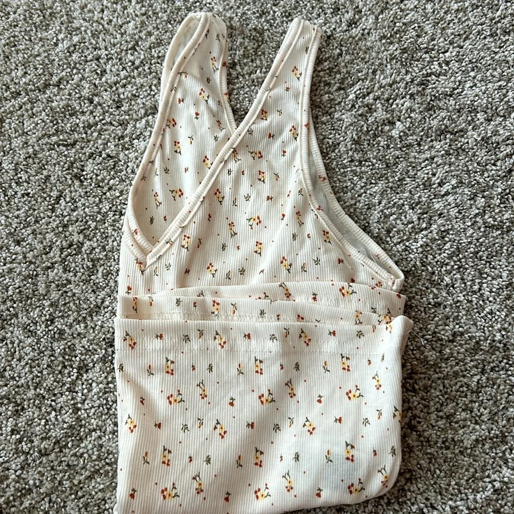 Tank Top 🍒 - Picture 2 of 3